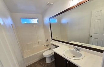 5117 S 15th Pl in Phoenix, AZ - Foto de edificio - Building Photo