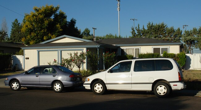 173-175 Fanyon St in Milpitas, CA - Building Photo - Building Photo