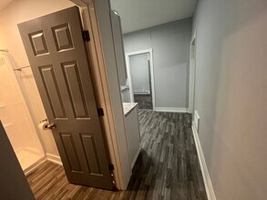 8100 W National Ave in West Allis, WI - Foto de edificio - Building Photo