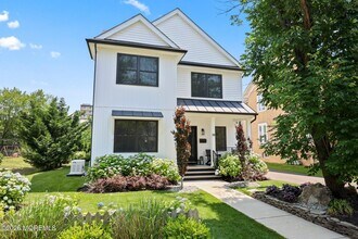 28 Rector Pl in Red Bank, NJ - Building Photo - Building Photo