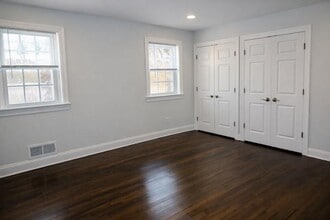 Town House Apartments in Springfield, NJ - Building Photo - Building Photo