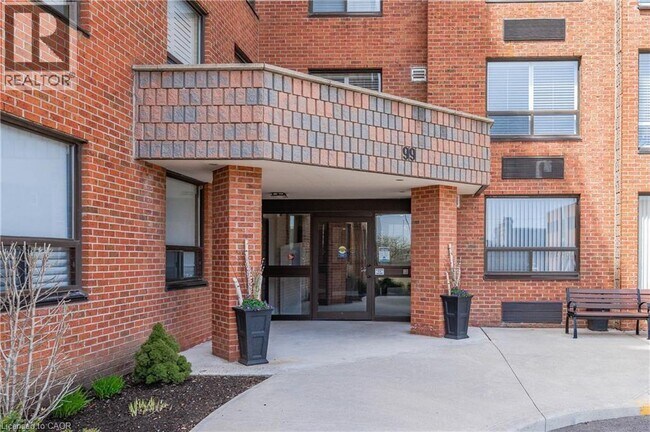 99 Donn Ave in Hamilton, ON - Building Photo - Building Photo