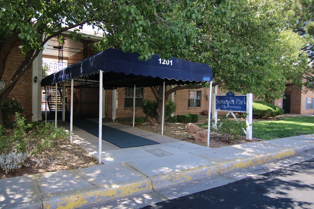 Somerset Park in Albuquerque, NM - Building Photo