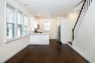 187 Pelham Rd in New Rochelle, NY - Building Photo - Building Photo