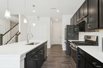 2543 Geranium Way in Rolling Meadows, IL - Foto de edificio - Building Photo