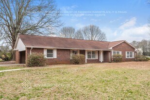343 Willowwind Dr in Loganville, GA - Building Photo