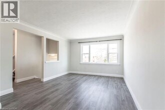 2331 Barclay Rd in Burlington, ON - Building Photo - Building Photo