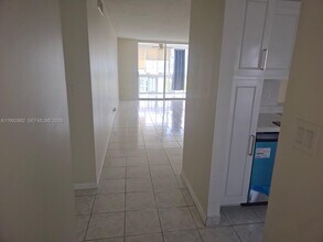 320 NE 12th Ave in Hallandale Beach, FL - Building Photo - Building Photo