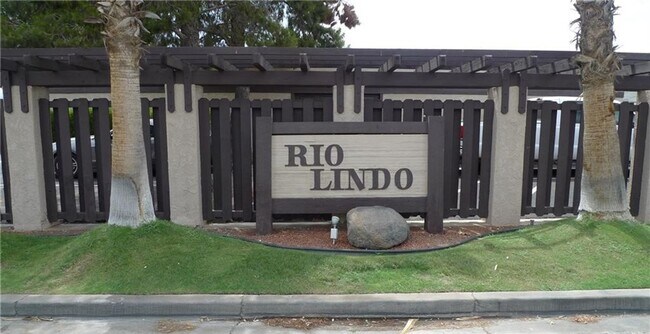 201 Riverfront Dr in Bullhead City, AZ - Building Photo - Building Photo