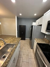 2411 Vine St in Cincinnati, OH - Foto de edificio - Building Photo