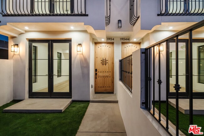 1954 S Garth Ave in Los Angeles, CA - Building Photo - Building Photo