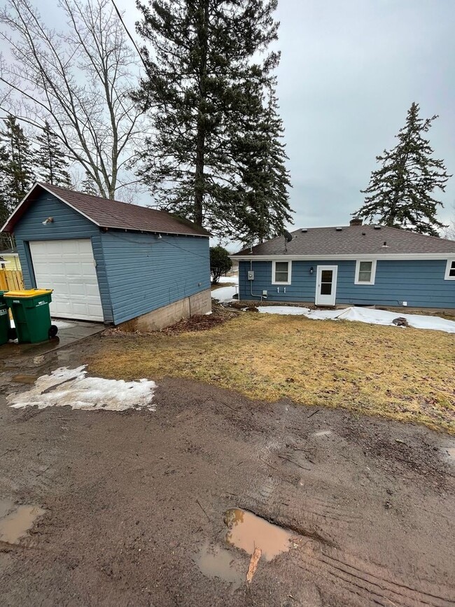 3209 E Superior St in Duluth, MN - Building Photo - Building Photo