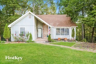 1011 Wildwood St in White House, TN - Building Photo