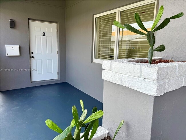 2215 Madison St in Hollywood, FL - Building Photo - Building Photo