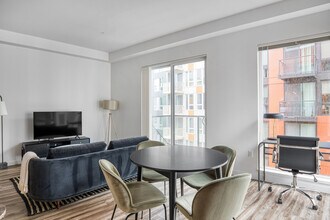 12269 NE 12th Ln in Bellevue, WA - Building Photo - Building Photo