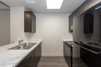 Lynwood Senior Apartments in Denver, CO - Building Photo - Interior Photo