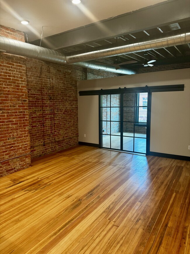 124 W 3rd St, Unit Downtown Industrial Loft