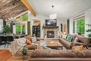 194 Chapman Cir in Albrightsville, PA - Building Photo