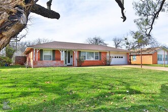 1362 N Willis St in Abilene, TX - Building Photo - Building Photo