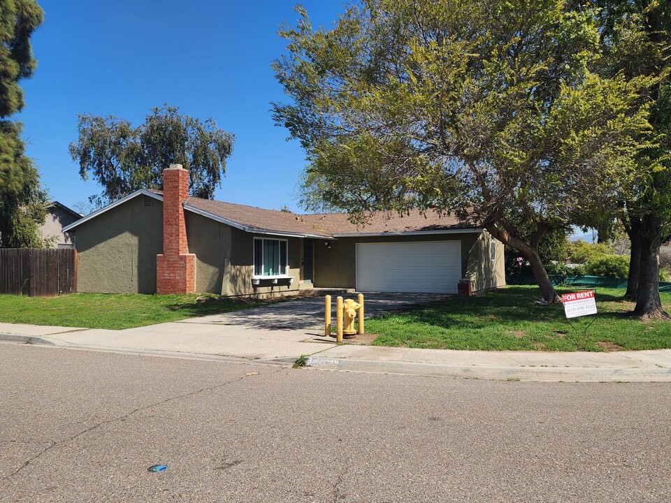 10227 Avenida Real in Lakeside, CA - Building Photo