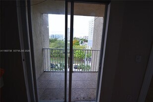 102 SW 6th Ave in Miami, FL - Building Photo