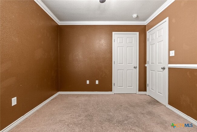 property at 2504 Saulsbury Dr