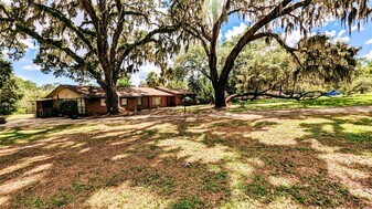 5309 Co Rd 114D in Wildwood, FL - Building Photo