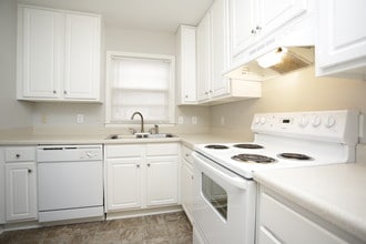 Edgemoor Townhomes in Wichita, KS - Building Photo - Interior Photo