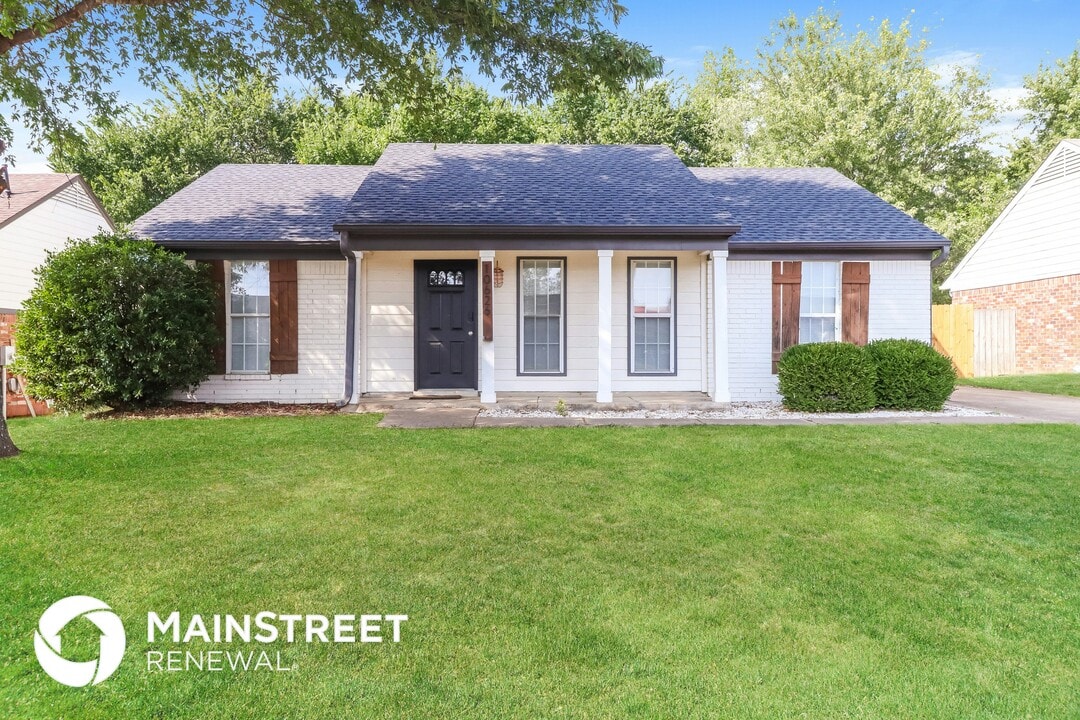 10626 Oak Leaf Dr in Olive Branch, MS - Building Photo