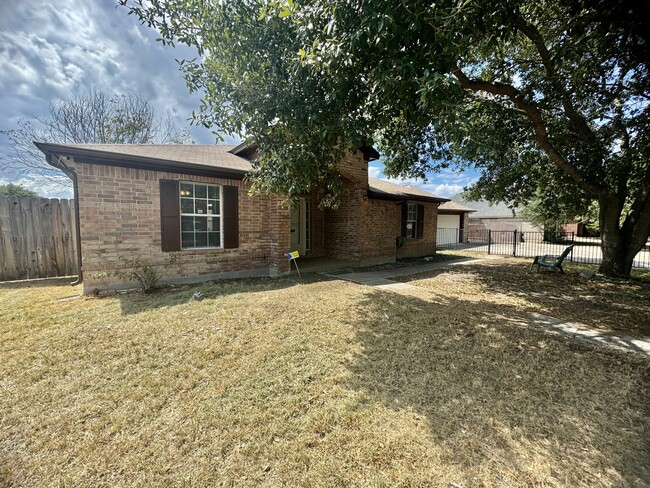 4707 Highland Farm in San Antonio, TX - Building Photo - Building Photo