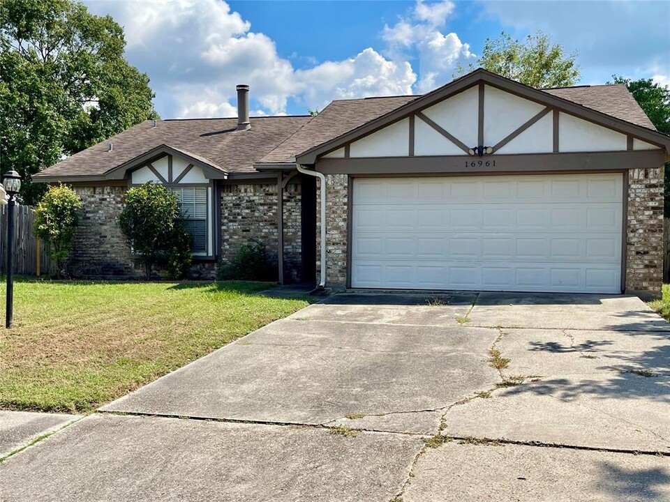 16961 Larkspur in Conroe, TX - Building Photo