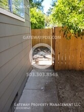 662 Monmouth St in Independence, OR - Building Photo - Building Photo