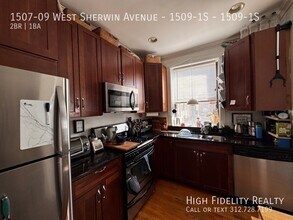 1507 W Sherwin Ave in Chicago, IL - Building Photo - Building Photo