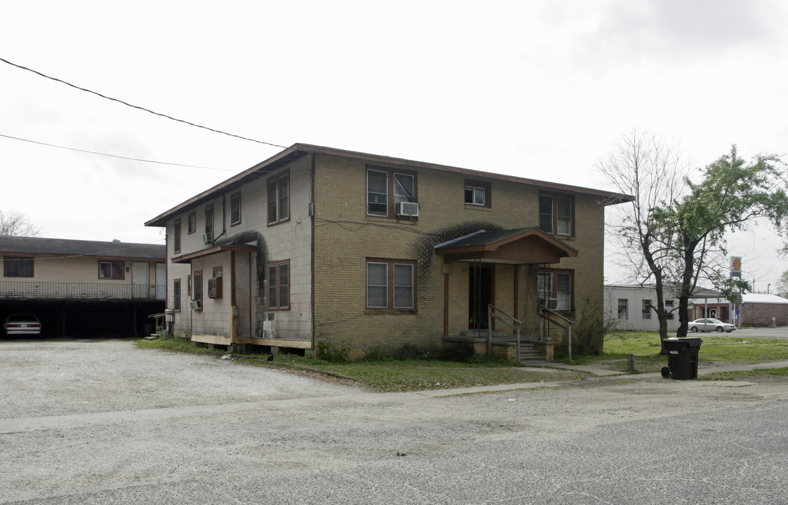 711 Houmas St in Donaldsonville, LA - Foto de edificio