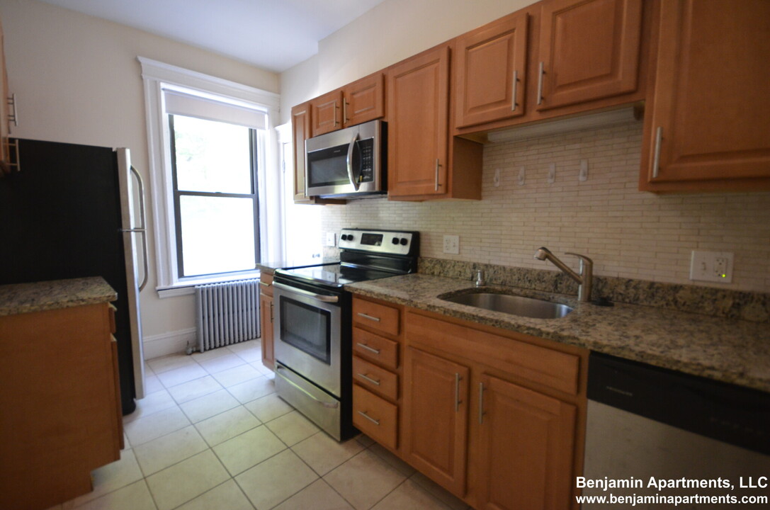 265 Saint Paul St, Unit 1 in Brookline, MA - Building Photo