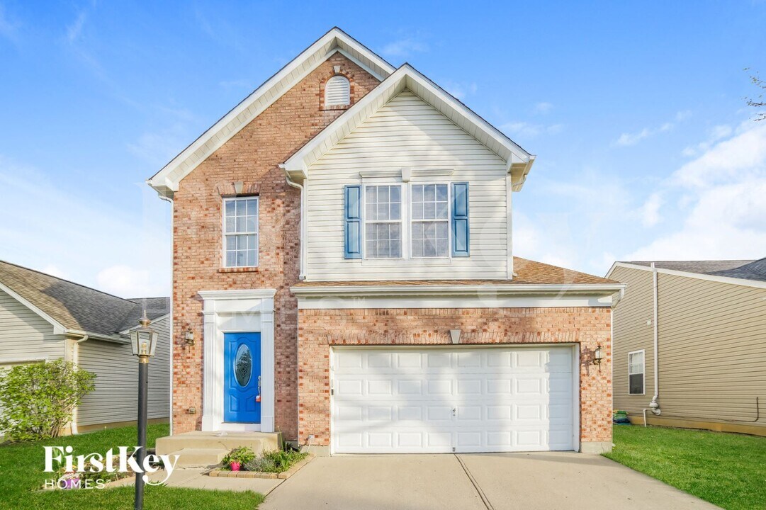 604 Indian Lake Dr in Maineville, OH - Building Photo