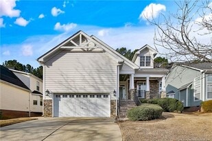 147 Lamplighter Way in Spring Lake, NC - Building Photo