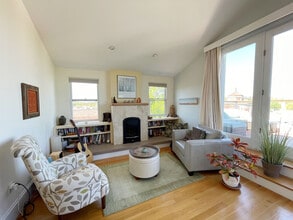 32 Sheridan St, Unit 3 in Boston, MA - Foto de edificio - Building Photo
