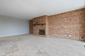 5700 Hillcrest Ln in Lisle, IL - Building Photo - Building Photo