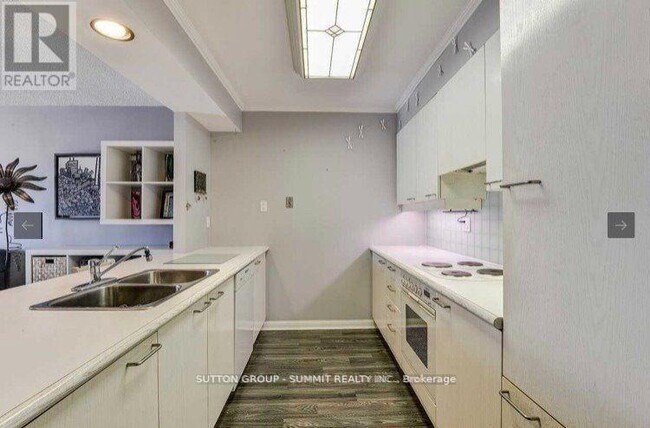 50 Eglinton Ave W in Mississauga, ON - Building Photo - Building Photo