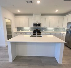 9575 Speaker Dr in Frisco, TX - Building Photo - Building Photo