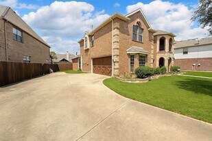 6413 Fitzgerald Dr in Plano, TX - Building Photo