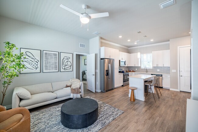 Villas at Gulf Coast in Ft. Myers, FL - Foto de edificio - Interior Photo