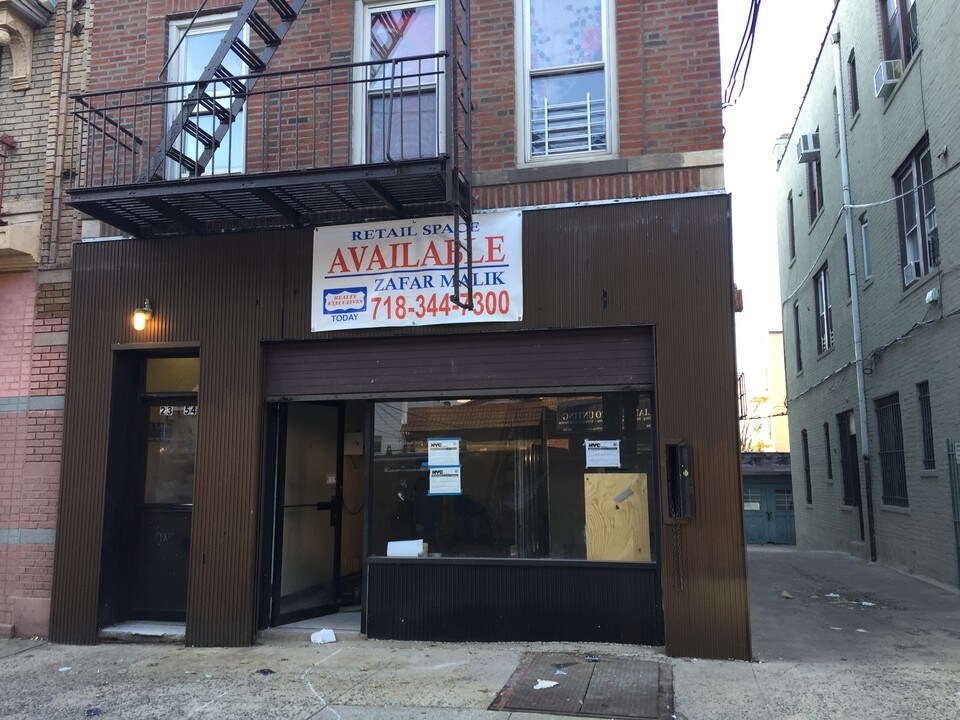 23-54 31st St in Astoria, NY - Foto de edificio