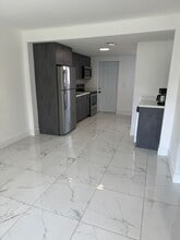 2807 NW 11th St in Miami, FL - Building Photo - Building Photo