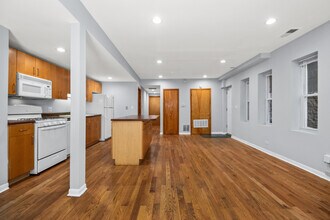 2118 N Hoyne Ave in Chicago, IL - Building Photo - Building Photo