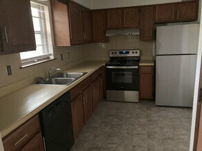 1616 Garden Dr, Unit A in Columbia, MO - Foto de edificio - Building Photo