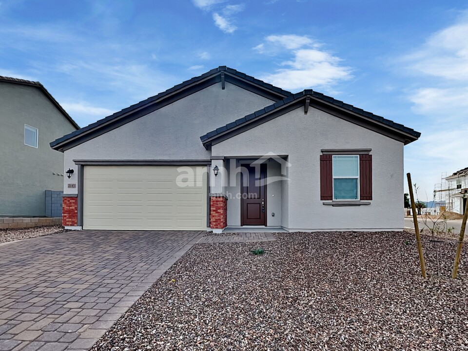 2143 W Magdalena Ln in Phoenix, AZ - Building Photo