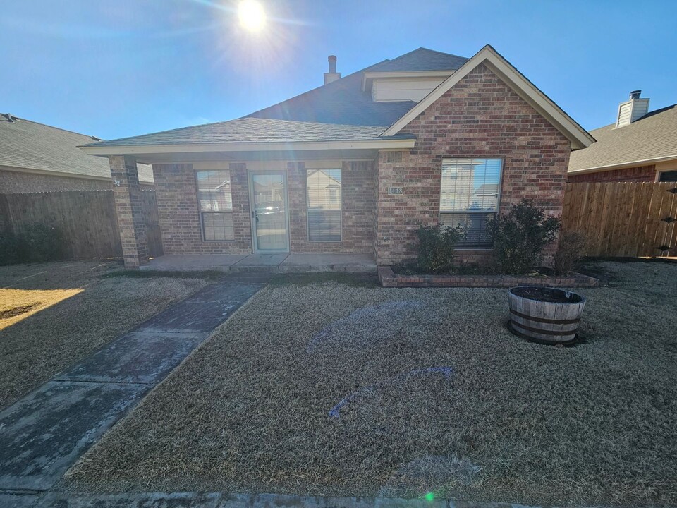 1418 SW 23rd St in Moore, OK - Building Photo