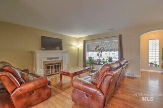 104 S Olive St in Nampa, ID - Building Photo - Building Photo